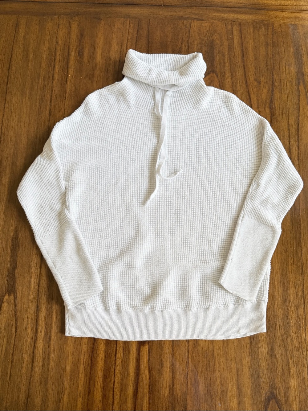 Cynthia Rowley Active sz M waffle knit mock neck long sleeve White sweater. S016